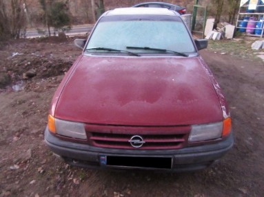 Купить Opel Astra, 1.8, 1992 года с пробегом, цена 1592 руб., id 14358