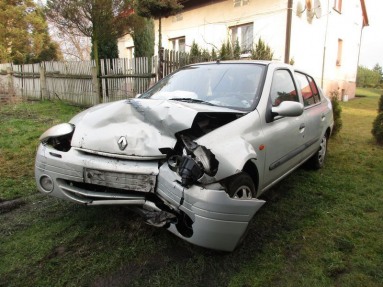 Купить Renault Thalia 1.4 RT, 1.4, 2001 года с пробегом, цена 3253 руб., id 14612