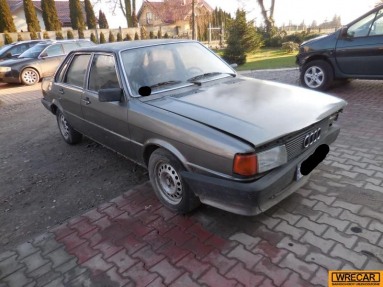 Купить Audi 80, 1.6, 1986 года с пробегом, цена 1592 руб., id 14622