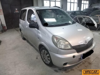 Купить Toyota Yaris, 1.4, 2002 года с пробегом, цена 21038 руб., id 14697