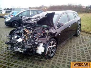 Купить Opel Insignia, 2.0, 2015 года с пробегом, цена 8097 руб., id 14742
