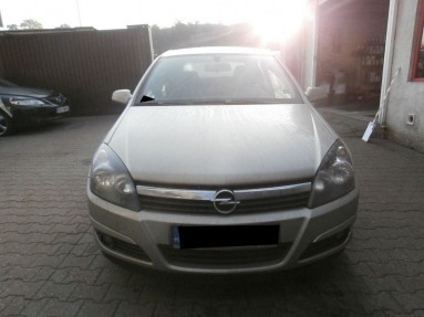 Купить Opel Astra, 1.6, 2004 года с пробегом, цена 19446 руб., id 14804