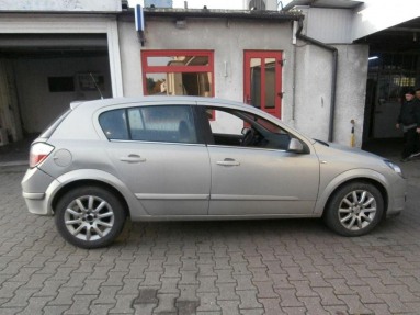 Купить Opel Astra, 1.6, 2004 года с пробегом, цена 19446 руб., id 14804