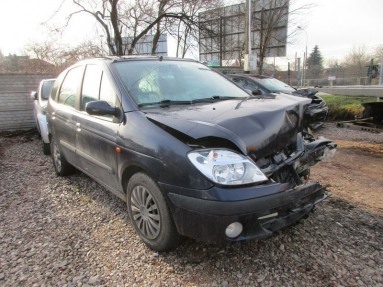 Купить Renault Scenic, 1.6, 2000 года с пробегом, цена 1592 руб., id 14901