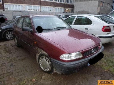 Купить Opel Astra, 1.4, 1999 года с пробегом, цена 1592 руб., id 14945