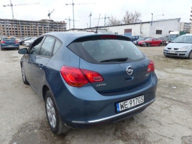 Купить Opel Astra, 1.7, 2013 года с пробегом, цена 431072 руб., id 14973