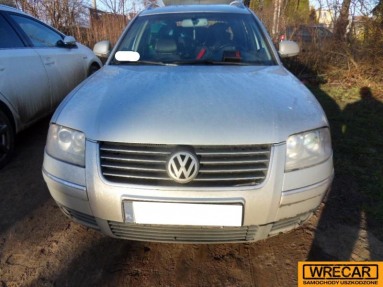 Купить Volkswagen Passat, 2.5, 2004 года с пробегом, цена 1592 руб., id 15023