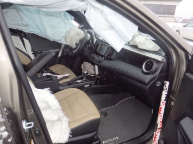 Купить Toyota RAV 4 2.5 MR`16 E6 Premium 4x4 CVT, 2.5, 2017 года с пробегом, цена 3183 руб., id 15062