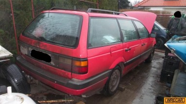 Купить Volkswagen Passat, 1.8, 1993 года с пробегом, цена 1592 руб., id 15161
