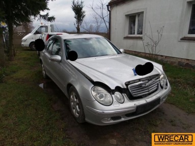 Купить Mercedes-Benz E 270 E 270 CDI, 2.7, 2004 года с пробегом, цена 12941 руб., id 15230