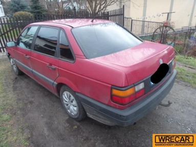 Купить Volkswagen Passat, 1.8, 1990 года с пробегом, цена 3253 руб., id 15302