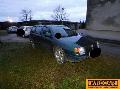 Купить Volkswagen Polo, 1.4, 1998 года с пробегом, цена 1592 руб., id 15320