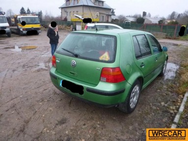 Купить Volkswagen Golf, 1.6, 1999 года с пробегом, цена 1592 руб., id 15332