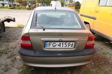 Купить Opel Vectra, 1.6, 1996 года с пробегом, цена 9689 руб., id 15480