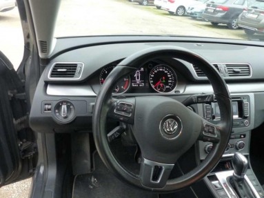 Купить Volkswagen Passat, 2.0, 2013 года с пробегом, цена 729341 руб., id 15505