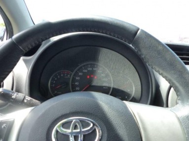 Купить Toyota Yaris, 1.0, 2013 года с пробегом, цена 324152 руб., id 15527