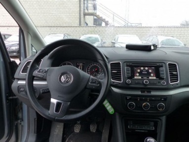 Купить Volkswagen Sharan, 2.0, 2014 года с пробегом, цена 946503 руб., id 15584