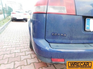 Купить Opel Vectra, 2.2, 2004 года с пробегом, цена 1592 руб., id 15663