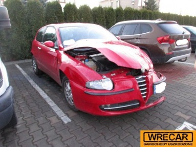 Купить Alfa Romeo 147, 1.9, 2004 года с пробегом, цена 1592 руб., id 15669