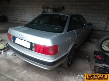 Купить Audi 80, 2.0, 1992 года с пробегом, цена 1592 руб., id 15685