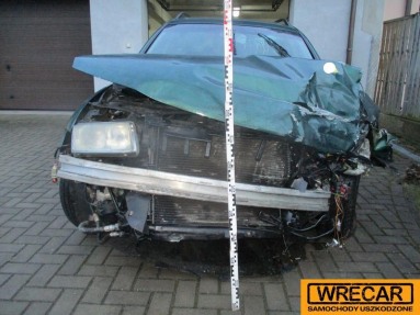 Купить Volkswagen Passat, 1.6, 1999 года с пробегом, цена 1592 руб., id 15754