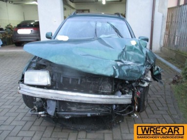 Купить Volkswagen Passat, 1.6, 1999 года с пробегом, цена 1592 руб., id 15754