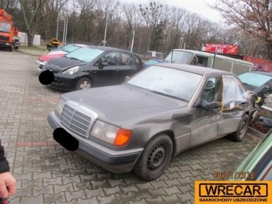 Купить Mercedes-Benz V 250 d 124 250D, 2.5, 1990 года с пробегом, цена 1592 руб., id 15805