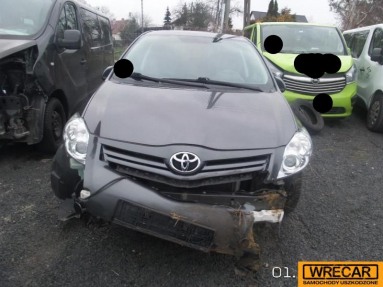 Купить Toyota Auris, 1.3, 2013 года с пробегом, цена 8097 руб., id 15919