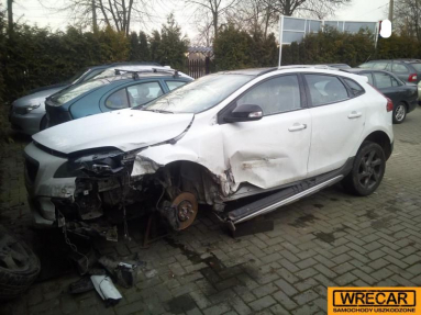 Купить Volvo V40, 2.0, 2014 года с пробегом, цена 11280 руб., id 16176
