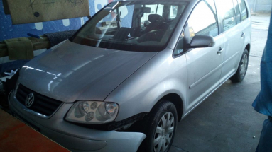 Купить Volkswagen Touran, 1.6, 2003 года с пробегом, цена 0 руб., id 16293