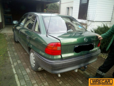 Купить Opel Astra, 1.4, 1999 года с пробегом, цена 1592 руб., id 16437