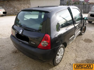 Купить Renault Clio, 1.1, 2005 года с пробегом, цена 1592 руб., id 16491