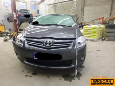 Купить Toyota Auris, 1.4, 2010 года с пробегом, цена 132872 руб., id 16503