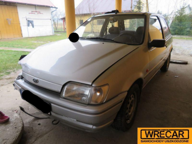 Купить Ford Fiesta, 1.8, 1995 года с пробегом, цена 1592 руб., id 16545