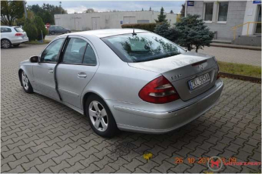 Купить Mercedes-Benz E-Klasse 320 CDI Avantgarde, 3.2, 2003 года с пробегом, цена 162076 руб., id 16568