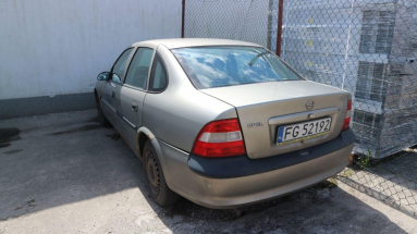 Купить Opel Vectra, 1.6, 1996 года с пробегом, цена 4429 руб., id 16633