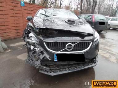 Купить Volvo V40, 2.0, 2017 года с пробегом, цена 72872 руб., id 16896