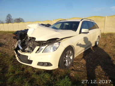 Купить Mercedes-Benz E 200 E 200 CDI BlueEFFICIENCY, 2.1, 2010 года с пробегом, цена 1592 руб., id 16908