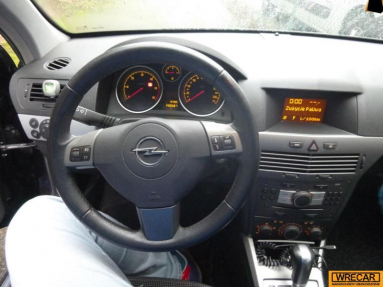 Купить Opel Astra, 1.9, 2006 года с пробегом, цена 34048 руб., id 17070