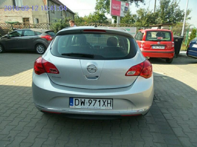 Купить Opel Astra, 1.2, 2014 года с пробегом, цена 484566 руб., id 17102
