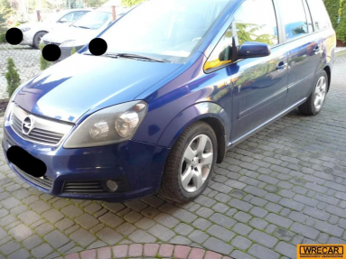 Купить Opel Zafira, 2.0, 2005 года с пробегом, цена 48581 руб., id 17385