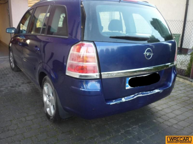 Купить Opel Zafira, 2.0, 2005 года с пробегом, цена 48581 руб., id 17385