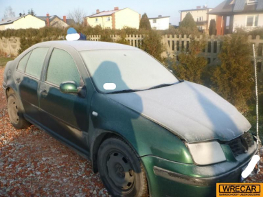 Купить Volkswagen Bora, 1.6, 2000 года с пробегом, цена 8097 руб., id 17652