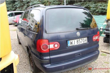 Купить Volkswagen Sharan, 1.9, 2004 года с пробегом, цена 137716 руб., id 17682