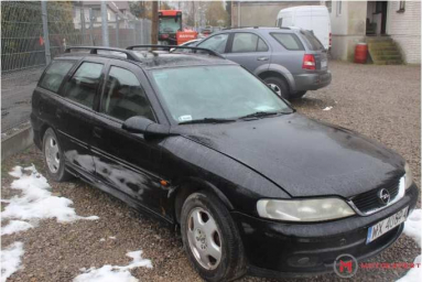 Купить Opel Vectra, 2.0, 2001 года с пробегом, цена 15363 руб., id 17687
