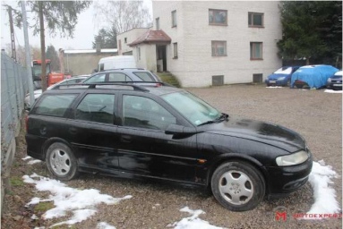 Купить Opel Vectra, 2.0, 2001 года с пробегом, цена 15363 руб., id 17687