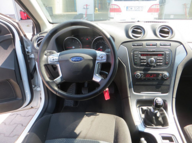Купить Ford Mondeo, 2.0, 2014 года с пробегом, цена 523459 руб., id 17905