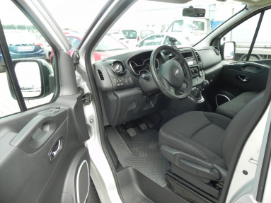 Купить Opel Vivaro, 1.6, 2015 года с пробегом, цена 1035638 руб., id 17915