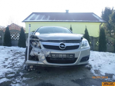 Купить Opel Vectra, 1.9, 2006 года с пробегом, цена 1592 руб., id 18042