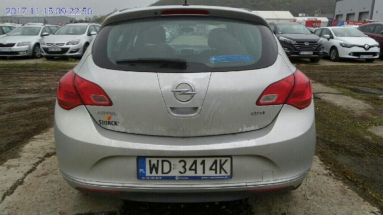 Купить Opel Astra, 1.6, 2015 года с пробегом, цена 568857 руб., id 18069